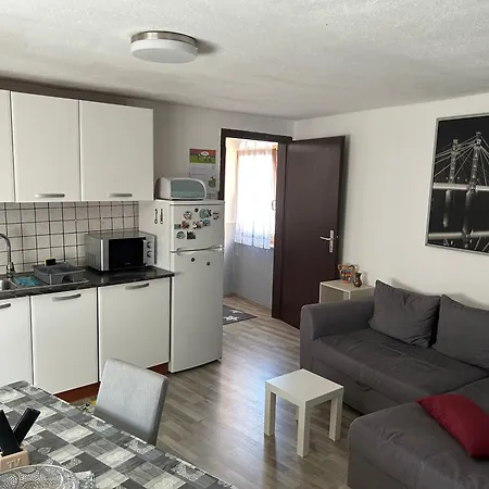 Apartment Ninas House *